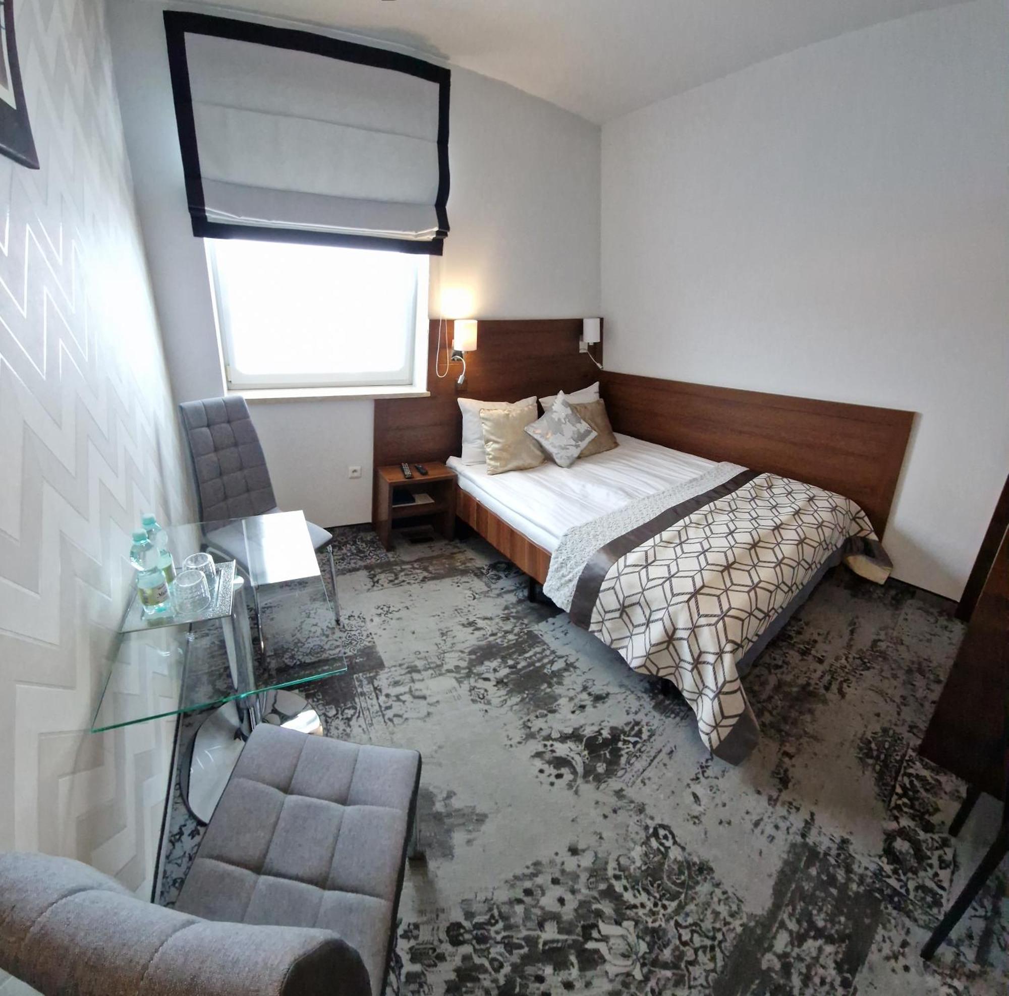 Cynamon Hotel โนวิซอนช์ ภายนอก รูปภาพ