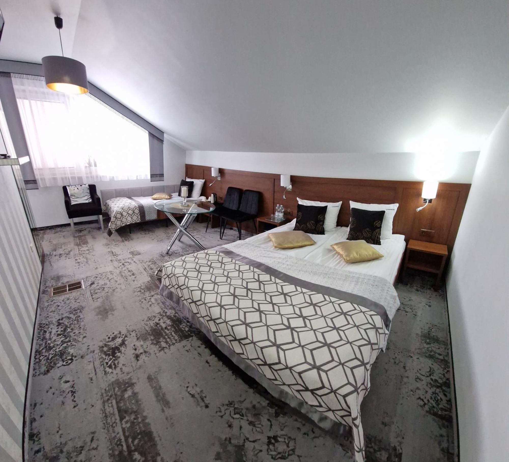 Cynamon Hotel โนวิซอนช์ ภายนอก รูปภาพ